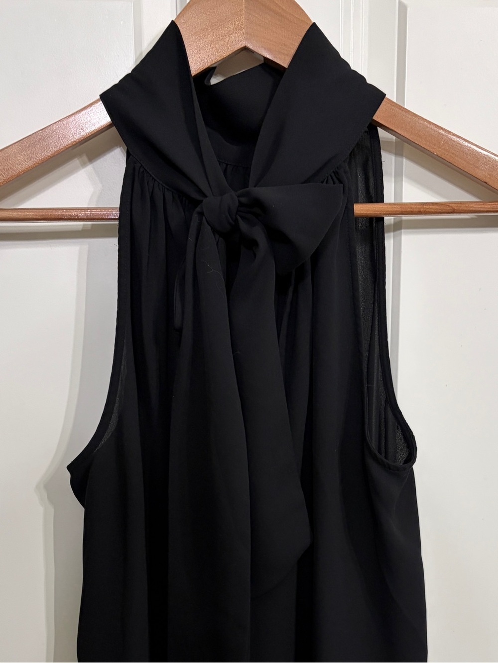 Beautiful J Crew Sleeveless Black Mock Neck Tie back Blouse size 6. Stunning - Picture 3 of 9